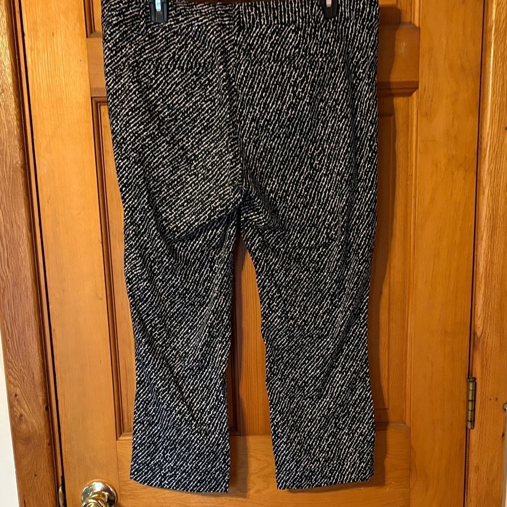 New York & Company Black and White Capris Size 12 - Picture 3 of 4
